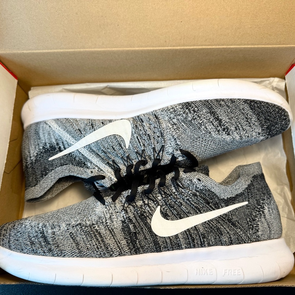 (Men’s 11) Nike Free Run RN Flyknit Oreo running shoes - Picture 2 of 5